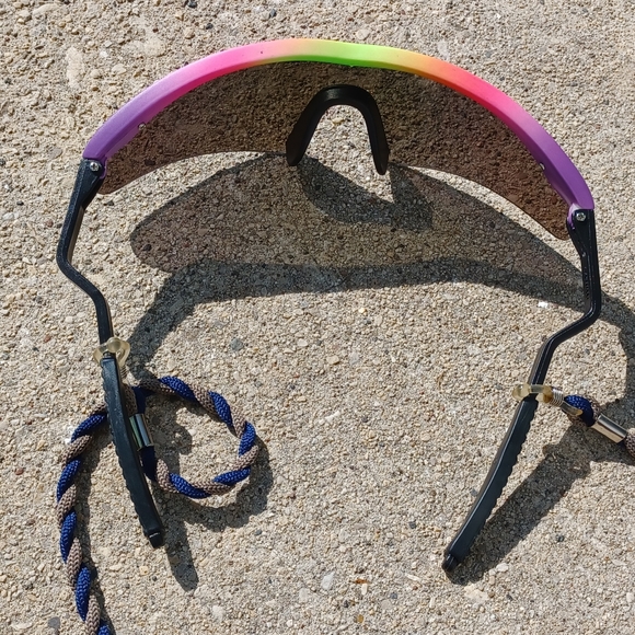 Kids 90s rainbow sports sunglasses - Picture 3 of 13